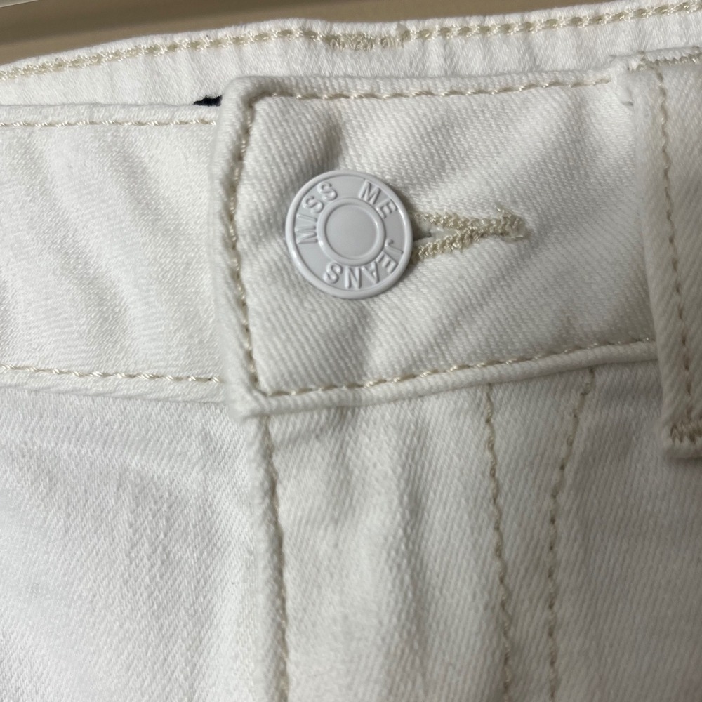 Miss Me White Denim Moto Shorts Mid Rise Frayed Hem Zipper Detail Size 28 - Picture 11 of 14